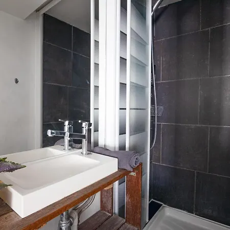 Heart Of Paris-studio-4p-saint Honore-free Netflix